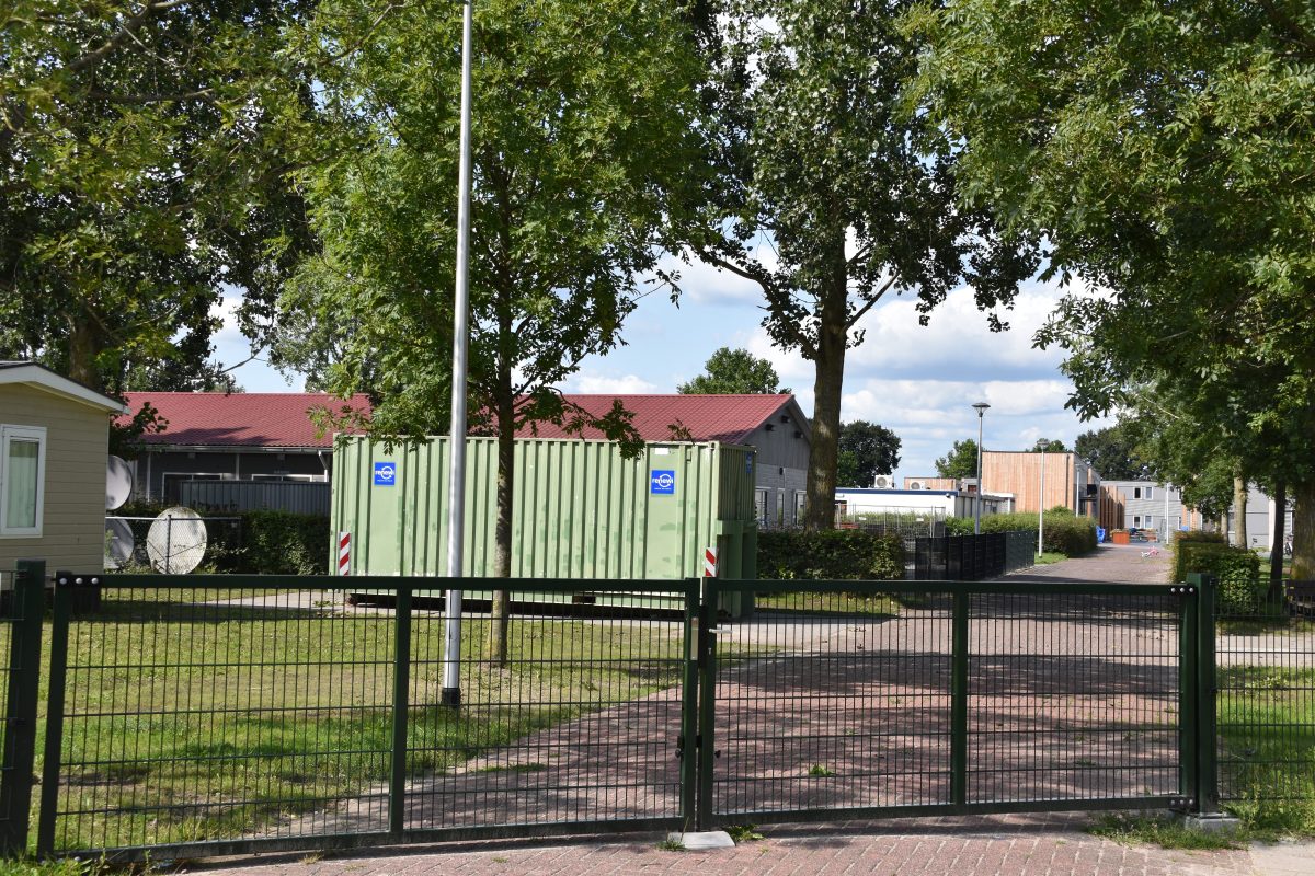 AZC Emmen, Woningen